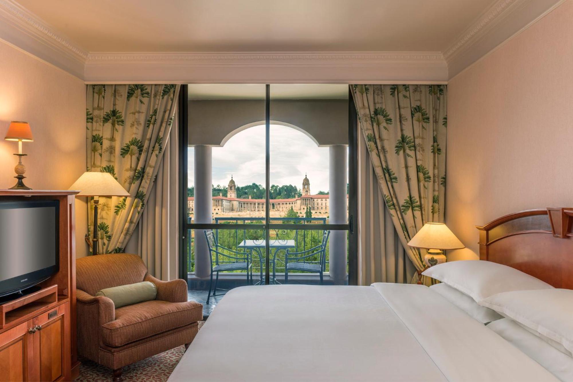 Ct Hotel Pretoria-Noord Zewnętrze zdjęcie A guest room at the Hilton Pretoria