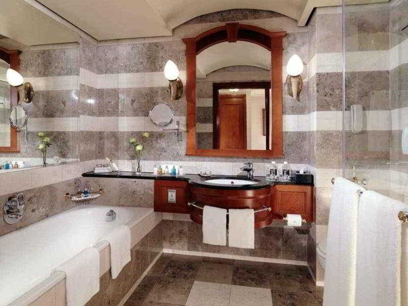 Ct Hotel Pretoria-Noord Zewnętrze zdjęcie A bathroom
